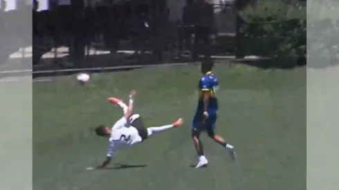 El joven jugador albo sorprendió con una increíble acrobacia en el duelo por el certamen Sub 20.