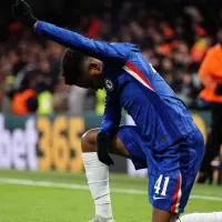 Goleó a Barcelona, lo comparan con Messi y celebra como el “Matador” Salas