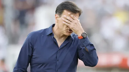 Gustavo Quinteros sabe que su plantel necesita algunos refuerzos. Pero no tantos.