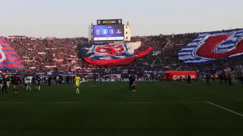 El Chico Hoffens apunta al "colocolino" ministro de Deportes por perjudicar a la U con el Estadio Nacional.