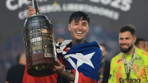 Pulgar defiende su amarilla en la final de Copa Libertadores.