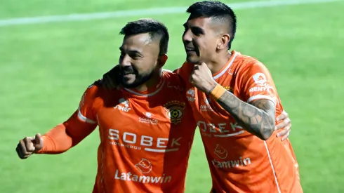 Cobreloa festeja y va por el batacazo en el Ester Roa.