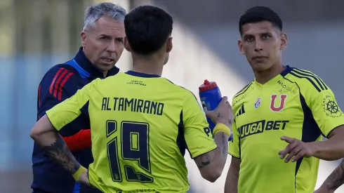 Gustavo Álvarez modificó la formación titular de la U.