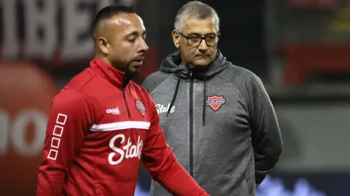 Ronald Fuentes enfrenta mala racha con Ñublense.