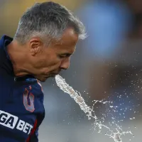 Acusan que Gustavo Álvarez anda a lo Tarzán en la U de Chile: “Quedó preso de su ego y…”