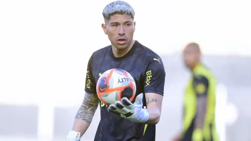 Brayan Cortés está entre seguir en Peñarol o volver a Colo Colo.