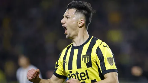 Parecía que este delantero iba a cruzar rumbo al acérrimo rival de Peñarol, peeero...