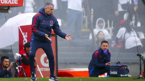 Gustavo Álvarez se molestó con la dirigencia de la U por los refuerzos.