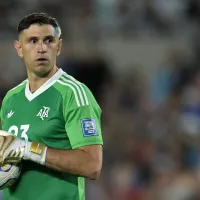 “Siempre me gustó la idea”: Dibu Martínez confiesa el sueño de jugar en club plagado de chilenos