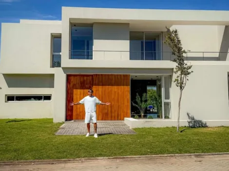 Jugó el Mundial Sub 20 en Chile y con 19 años le compra una casa a su mamá