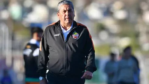 Gustavo Huerta seguirá un año más como técnico de Cobresal.
