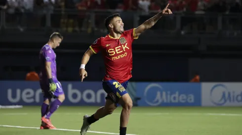 Nico se acerca a Macul.