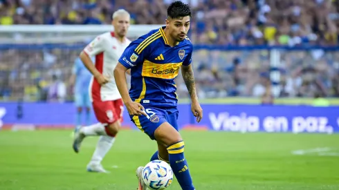 El chileno jugando contra su ex equipo.