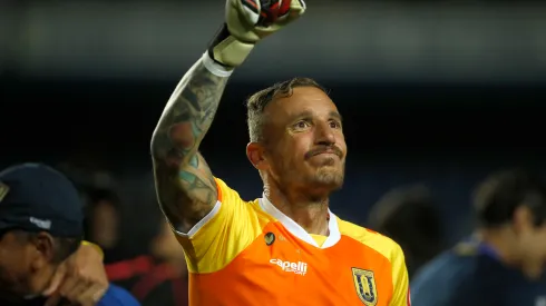 Arquero récord del fútbol chileno desafía a un penal a Charles