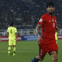 Cantando el himno: el alocado festejo de Mauricio Pinilla por el triunfo de José Antonio Kast