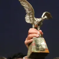 Erick Pulgar y Mary Valencia son elegidos como los mejores futbolistas por los periodistas deportivos