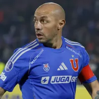 La razón de su nivel: Marcelo Díaz llega en muletas tras sorpresiva operación en la U