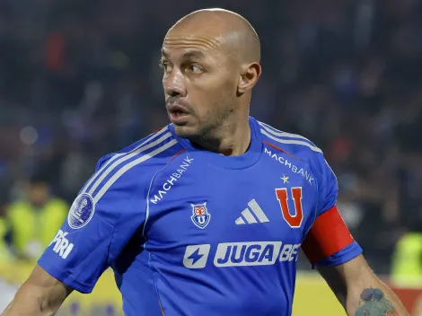 ¿Qué pasó? Marcelo Díaz llega en muletas tras sorpresiva operación