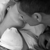 Alexis Sánchez celebra el nacimiento de su hijo: llegó la “Guagua Maravilla”