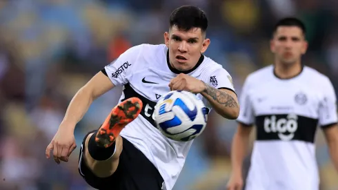 Este zaguero central de 27 años tiene negociaciones con Colo Colo, según destapó su agente.