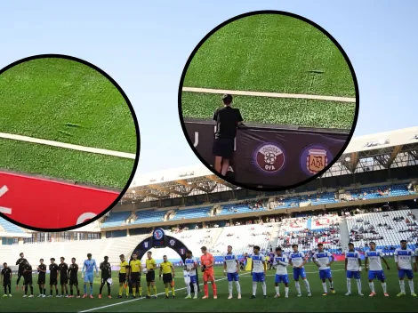 Video: Hinchas de la UC alertan mal estado de cancha del Claro Arena