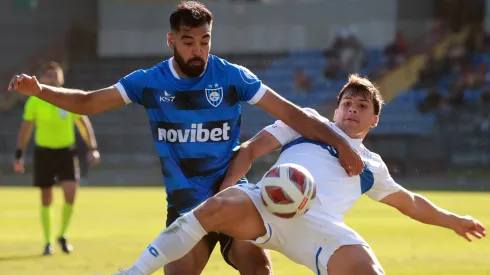 Antonio Castillo estuvo varios años en Huachipato. En la foto marca a Gonzalo Tapia, hoy en Sao Paulo de Brasil.
