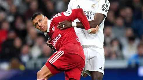 Sevilla visita al Real Madrid: Alexis y Suazo titulares.