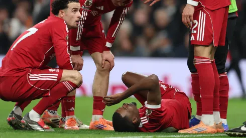 Isak quedó lesionado tras marcarle al Tottenham