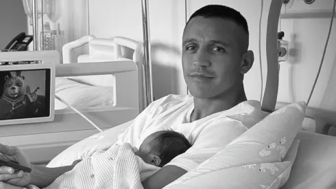 Alexis Sánchez se dejó ver con su hija y dejó emotivas palabras.