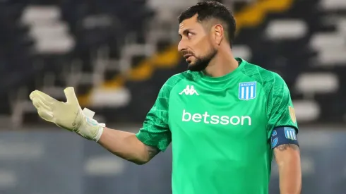 Gabriel Arias seguirá en Argentina y no llega a la U.