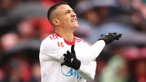 Sevilla anuncia que Alexis Sánchez "se queda".