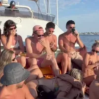 ¿Poco romántico? La viral propuesta de matrimonio de futbolista a periodista de ESPN en un yate