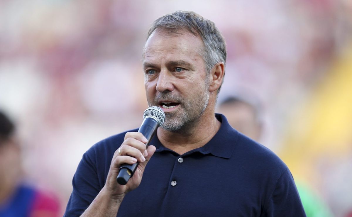 🗣 Hansi Flick esbanja sinceridade ao comentar ida de Vitor Roque para o Palmeiras