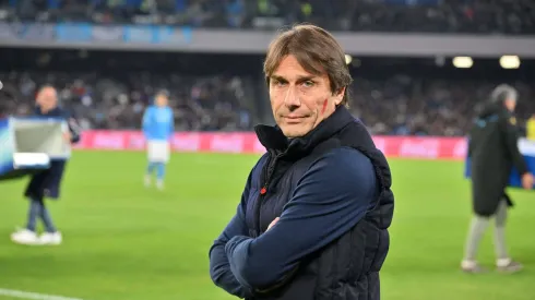 Antonio Conte continua com o Napóles no topo da Serie A. Foto: Imago