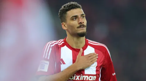 David Carmo saiu lesionado ainda na primeira parte do jogo do Olympiacos frente ao AEK.