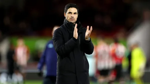 Mikel Arteta está com o Arsenal no segundo lugar da Premier League. Foto: Getty Images