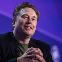 Elon Musk gostava de comprar o Liverpool, revela o pai