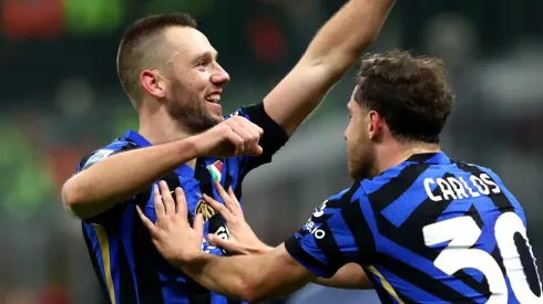 Stefan de Vrij empatou o dérbi de Milão. Foto: Getty Images