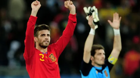 Piqué, ídolo do Barcelona, e Casillas, lenda do Real Madrid. Foto: Clive Mason/Getty Images.