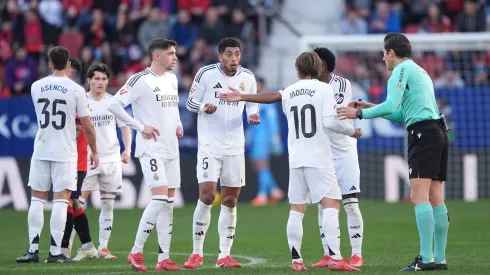 Bellingham, punido antes de Real Madrid x Manchester City. Foto: Juan Manuel Serrano Arce/Getty Images.
