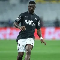 Lesionado, Bastos recebe tratamento ‘conservador’ no Botafogo e já tem previsão de regresso