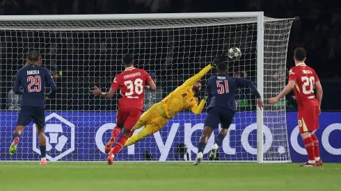 Alisson foi o melhor em campo no PSG x Liverpool, após fazer dez defesas ao longo deste jogo para a Champions League. Foto: Getty
