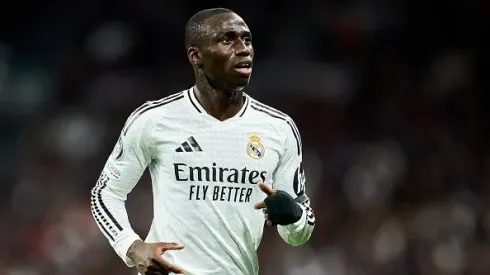 Ferland Mendy lesionou-se no jogo do Real Madrid com o Atlético Madrid. Foto: Getty Images