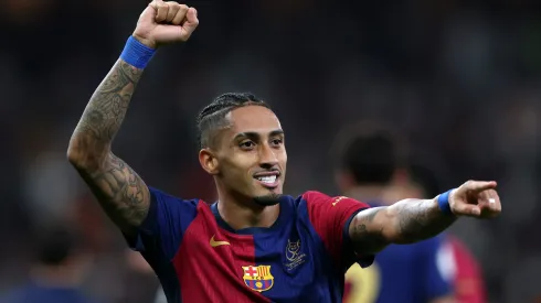 Raphinha, do Barcelona, na mira do Manchester United. Foto: Yasser Bakhsh/Getty Images.