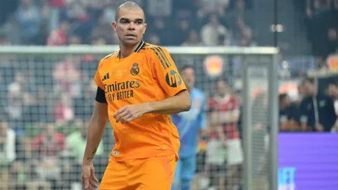 Pepe a jogar com a camisola do Real Madrid a Beckenbauer Cup 2025, um torneio de lendas. Foto: Getty