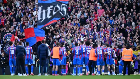 Jogadores e adeptos do Crystal Palace a comemorarem a passagem à próxima fase da Taça de Inglaterra. Foto: Getty