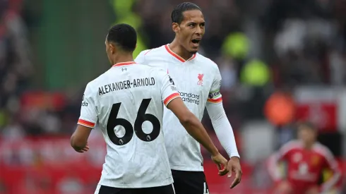 Virgil van Dijk e Trent Alexander-Arnold estão juntos no Liverpool desde 2018. Foto: Getty