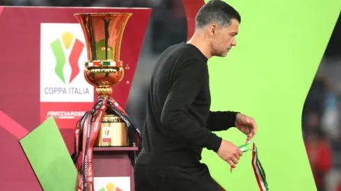 Sérgio Conceição, atual treinador do AC Milan, não quis colocar a medalha ao peito. Foto: Getty