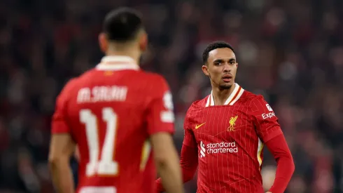 Trent Alexander-Arnold foi mal recebido pelos adeptos do Liverpool e Mohamed Salah não gostou. Foto: Carl Recine/Getty Images