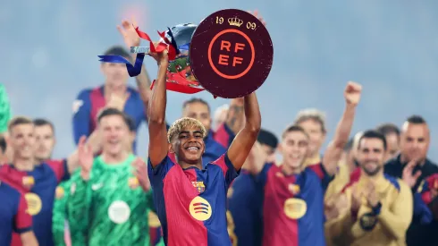 Lamine Yamal tem encantado e ganho troféus no Barcelona. Foto: Florencia Tan Jun/Getty Images